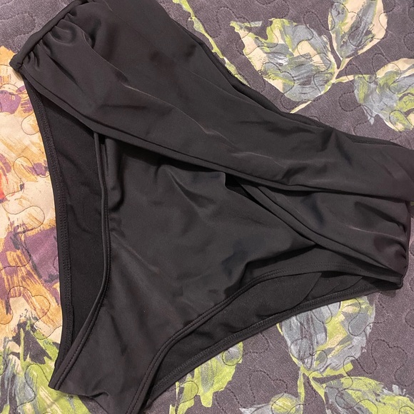 Shein Plus high waisted bikini bottoms - Picture 3 of 5